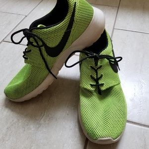 Nike Boys Roshe 1 Sneakers